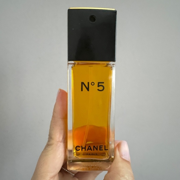 Chanel No5 Eau De Toilette Spray - 50mL / 1.7 fl oz - Picture 3 of 6